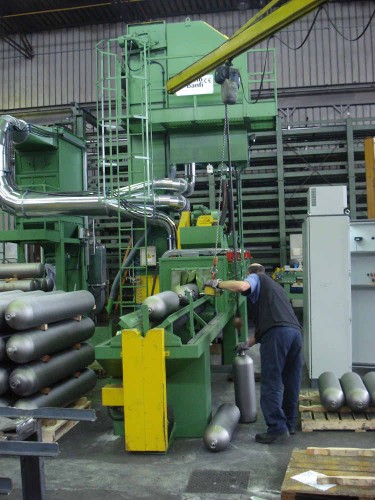 Granigliatrici-shot-blasting-machine-Carlo-Banfi-per-bombole-ISBR-1